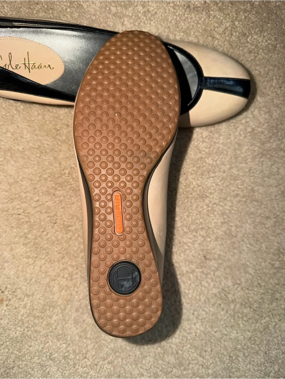 Cole Haan Nike Air Beige Black Colorblock Wedge Pumps Size 9.5B Comfort Shoes